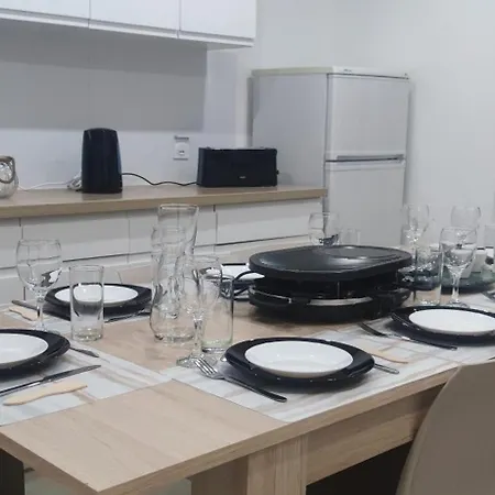 Spacieux Et Serein Avec Patio, Barbecue Et Wifi Lejlighed *