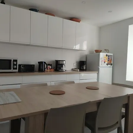 Spacieux Et Serein Avec Patio, Barbecue Et Wifi Apartmán