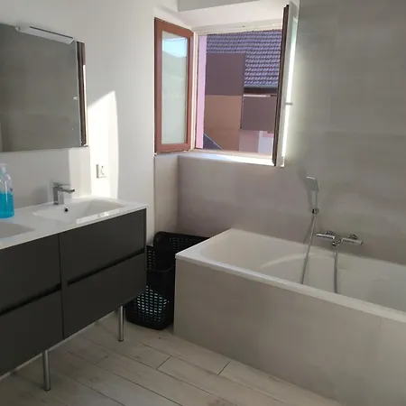 Spacieux Et Serein Avec Patio, Barbecue Et Wifi Apartmán *