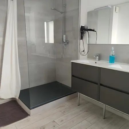 Spacieux Et Serein Avec Patio, Barbecue Et Wifi *